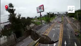 Dron entra al socavón de López Mateos en Zapopan Jalisco [upl. by Jory]