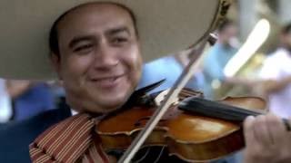 LaMusicaRompeFronteras  Flashmob de Mariachi en España [upl. by Suoivatra]