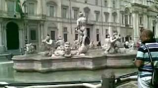 Fontana del Moro piazza Navona danneggiata video L Bogliolo [upl. by Cristine]