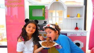 Masal and Öykü Black Noodle  Funny Kids [upl. by Symon]