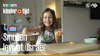 🍽 Levivot uit Israël 🇮🇱  Smullen Kindertijd KRONCRV [upl. by Koeninger]