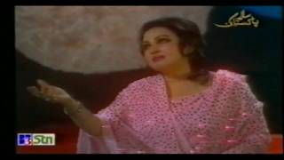 Gul Khilay Chand Raat Yaad Aayi  Noor Jehan In Tarannum [upl. by Oriel382]