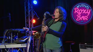 SABRINA DE MITRI one woman band con sax e loop station Busker del mondo da Bristol allAustralia [upl. by Delbert]