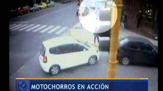 Video de motochorros en acción Telefe Noticias [upl. by Udall]