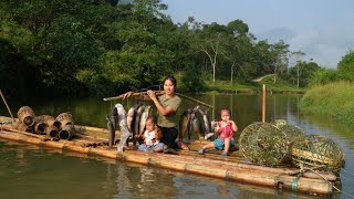 How to weave a bamboo basket to trap giant fish  bring it to the market to sell with your children [upl. by Ihtac350]