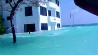 Tsunami Hitting Kandholhudhoo Maldives 2004 [upl. by Inej913]