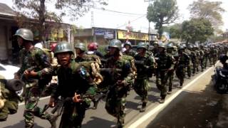 TNI Batujajar Merinding Bernyanyi Sambil jalan kaki [upl. by Nonnad]