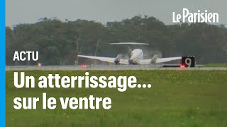 Un petit avion se pose en urgence sur le ventre sans train datterrissage et sans faire de blessé [upl. by Olivia]