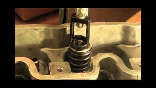 Valve Spring Compressor 200tdi and 300tdi Land Rover Diesel Engine [upl. by Aneleasor129]