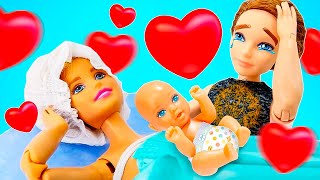 Puppen Video für Kinder  Barbie Geschichten Barbie bekommt ein Baby [upl. by Refinne]