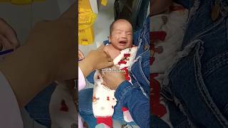 Cutebaby 👯 Baby vaccine action at hospital 🏥 to funny I baby cute love family shots funny [upl. by Eidnew]