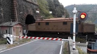 Passaggio a livello Ovada AL treno storico  Level crossing Ovada historic train [upl. by Warner]