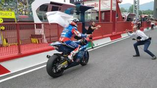 La Vittoria di Mattia Pasini e il cinque con Guido Meda  Mugello 2017 [upl. by Karee]