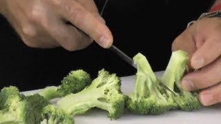 HOW TO CUT BROCCOLI FLOWERETTES FIORETTI DI BROCCOLI theitaliancookingclasscom [upl. by Dixil541]