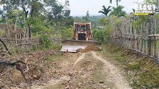 Caterpillar D6R XL bulldozer operator is very good at working to smooth plantation roads [upl. by Barabas]