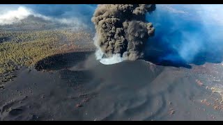 During an eruption the La Palma airport is doubly dangerous to land  La Palma  Canary Islands [upl. by Etnovaj264]