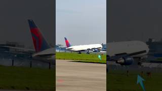 Boeing front nose wheel rotate twice at landing😧 [upl. by Ahsilrae]