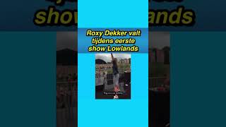 Roxy dekker valt tijdens de 1ste show [upl. by Ecirtap]