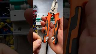 This pair of pliers is really easy to use The tail knife has a pulley for cable stripping [upl. by Glass]