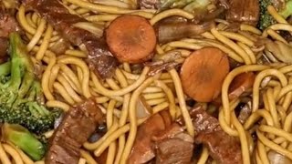 YAKISOBA 😋RECEITA SIMPLES E FÁCIL DE FAZER comida yakisoba feedshortsviralshorts [upl. by Lew]