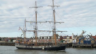 Tall ship EARL OF PEMBROKE arriving at Great Yarmouth 9916 [upl. by Read]