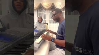 💥Tu es le pilier qui tient ma vie Seigneur Jésus 🎸shortsbiblepianoadoration [upl. by Ariet]