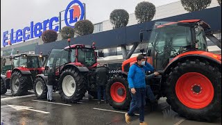 À Castelnaudary une plateforme logistique des hypermarchés Leclerc bloqué par des agriculteurs [upl. by Pomona497]