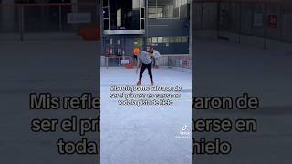 Patinando sobre hielo por primera vez😳 foryou comedia humor parati [upl. by Zere585]