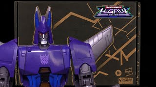 Transformers Generations Selects Voyager Cyclonus and Nightstick  VIDEO REVIEW [upl. by Einal]