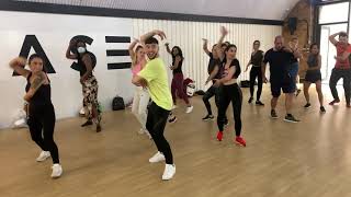 IMITADORA  ROMEO SANTOS  Bachata Footwork Training  DAN amp JADE [upl. by Marfe746]