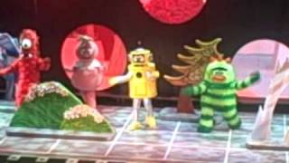 Yo Gabba Gabba Play Peekaboo  Toronto Show [upl. by Lienet]