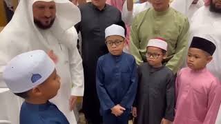 Young Malaysian boy imitated Sheikh Maher Al Muaiqly in his presence Sheikh prayed for him to be a [upl. by Sedgewinn]