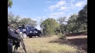 Video “Ahí quedó el 20” exclama un policía federal durante un enfrentamiento a balazos cont [upl. by Settle622]