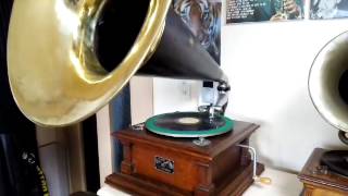 Mistinguett ミスタンゲット ♪Oui  Je Suis De Paris♪ あたいはパリっ子 1936年 78rpm record [upl. by Enerod585]