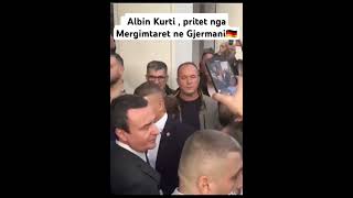 Albin Kurti pritet nga mergimtaret ne Gjermani [upl. by Gamali]