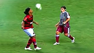 O DOMÍNIO DE BOLA DO RONALDINHO ERA DE OUTRO MUNDO [upl. by Nnoryt]