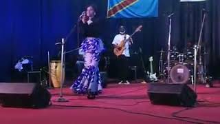 Suivez lartiste chanteuse chimelle folo dans linterprétation de nos anciens succès Congolais [upl. by Htrahddis785]