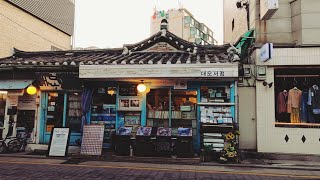 4K Seoul Walk  Alleys of Seochon Hanok Village [upl. by Eelanna]