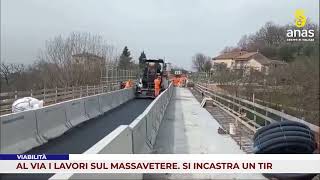 VIABILITÀ AL VIA I LAVORI SUL MASSAVETERE SI INCASTRA UN TIR [upl. by Sigrid608]