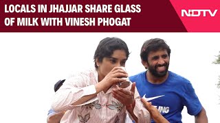 Vinesh Phogat News  Jhajjar Locals Give Vinesh Glass Of Milk En Route To Charkhi Dadri [upl. by Sylvanus]