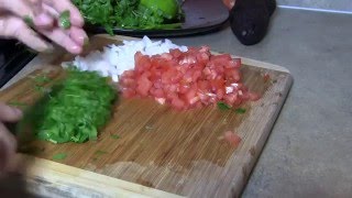 Como preparar un GUACAMOLE casero [upl. by Lenci]