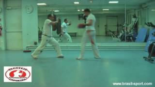 Deslocamento com Martelo C M Mola vídeo tutorial capoeira [upl. by Ledairam]