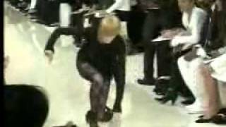 Lara Stone falls at the Karl Lagerfeld runway show in 2006 [upl. by Alian33]