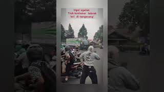 Supir truk ugal2n tabrak lari shortsyoutube tabraklari storywa timnasgarudateam crash [upl. by Okier]