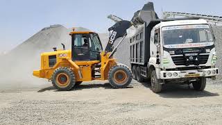 JCB 4374 Loader Loading 20mm Crushed Aggregate [upl. by Leavitt526]