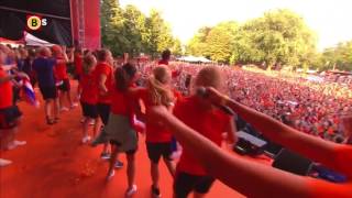 Huldiging Oranje speelsters en fans van links naar rechts [upl. by Trimble]