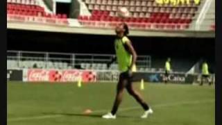 Freestyle Battle  Gennaro Gattuso vs Ronaldinho [upl. by Oidivo]