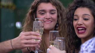 Los concursantes se comen las uvas y brindan con cava  OT 2017 HD [upl. by Saenihp112]