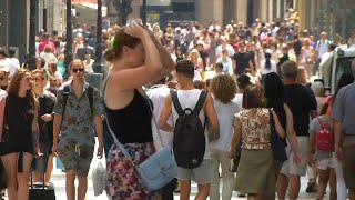 Barcelona El problema del turismo masivo [upl. by Osrock]