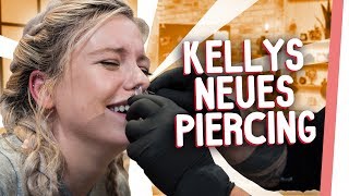 PIERCING STECHEN  Lässt sich Kelly PIERCEN  GMI [upl. by Bortman]